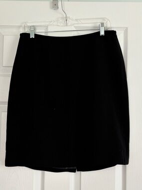 Josephine Chaus lined straight  
black skirt